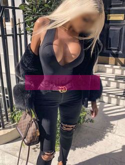 אכפתי, קשוב, עם רגליים חטובות