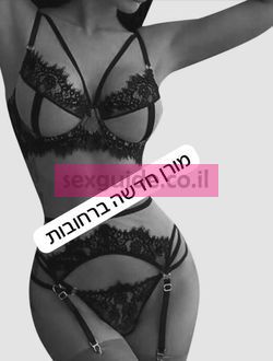 זהב יש מודל יפה גוף שזוף
